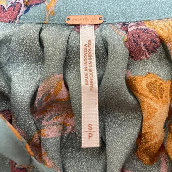 Free People So Fine Pebble Crepe Smocked Floral Tunic Top - Picture 3 of 10